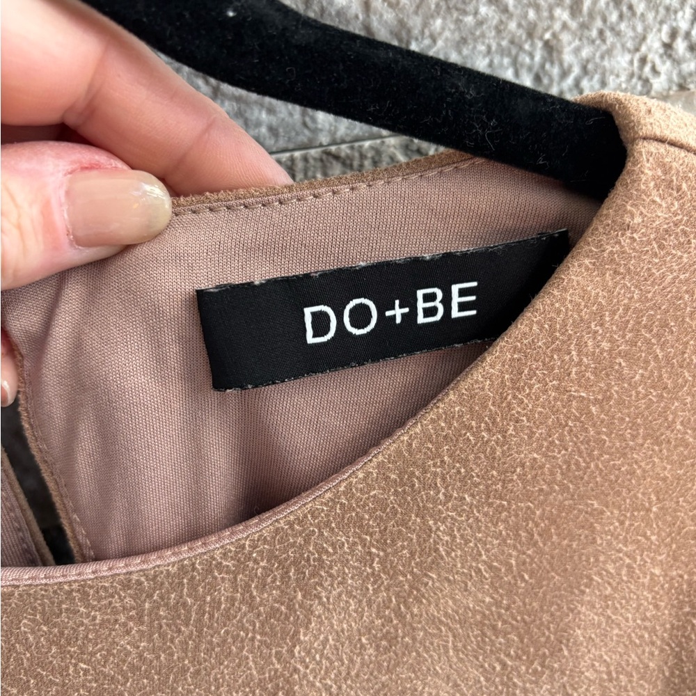 DO+BE | Tan Blouse with Flared Sleeves | Size Medium - Picture 2 of 4